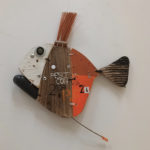 Pesce con due fori, scultura in legno di recupero, cm 34x34